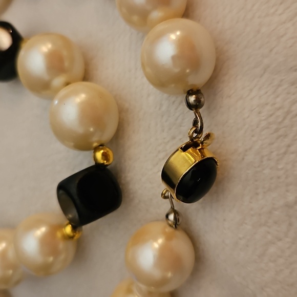 Vintage Elegant Ivory Black and Gold Acrylic and Glass Beaded Necklace - Picture 4 of 9